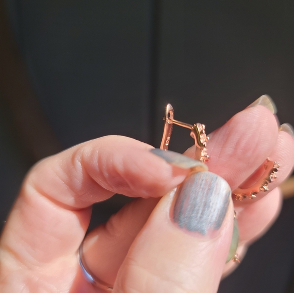 13k each teardrop Prehnite & Peridot Rosegold Earrings - Picture 3 of 7